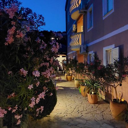 Apartments Ljubo Stari Grad  Εξωτερικό φωτογραφία
